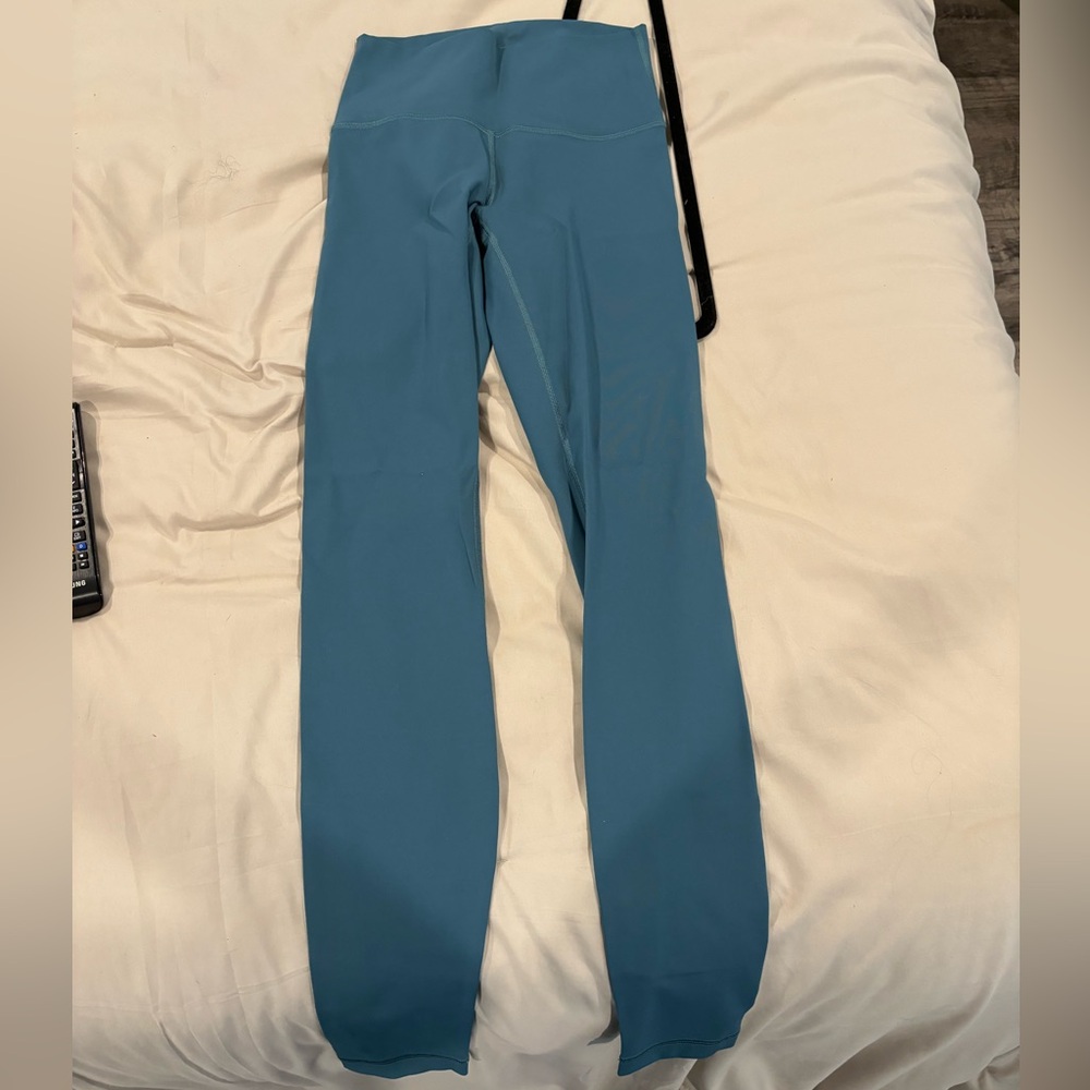 Lululemon wander under leggings. Cute color. Size 4